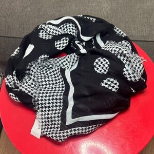 Talbots Black and White Houndstooth Scarf